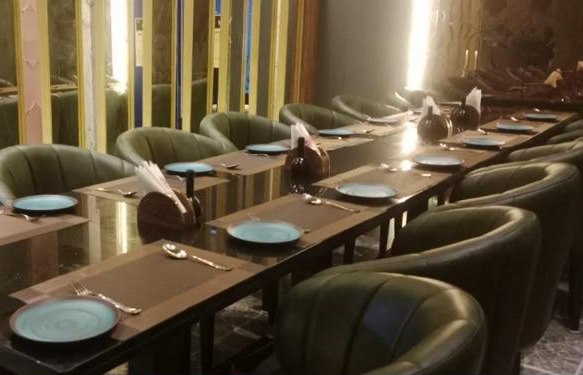 Long table for groups