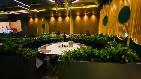 Round family booth