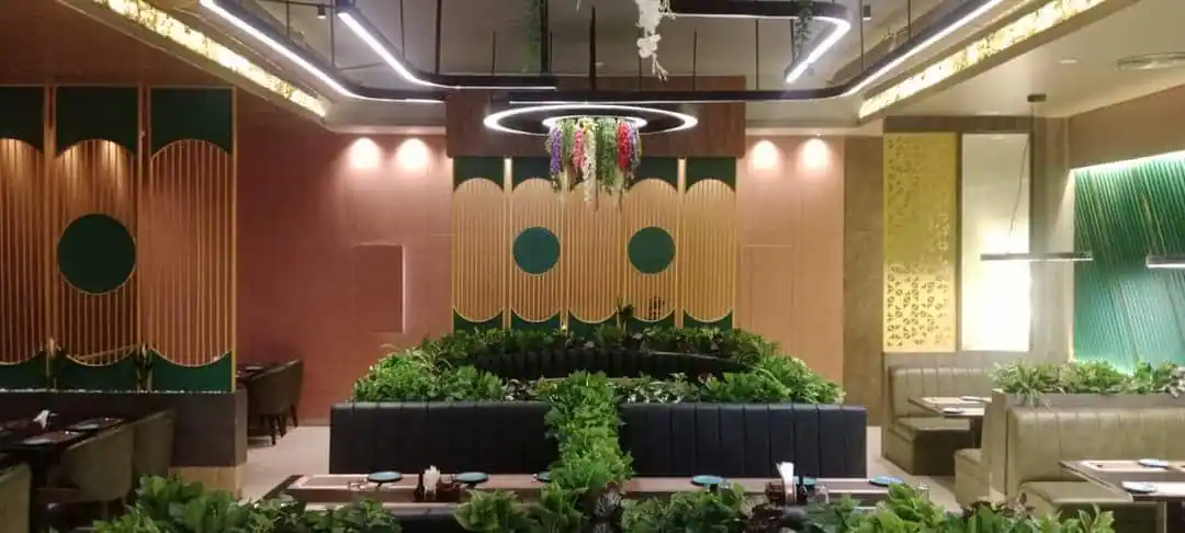 Di Table9 dining hall with greenery and ring lights